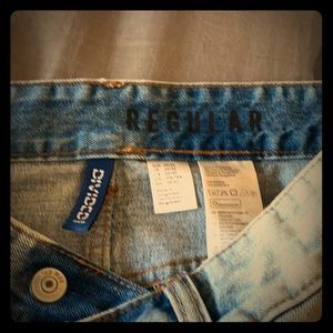 Men ripped blue jeans